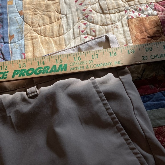 Izod Golf men’s shorts tan 36 waist summer lightweight - Picture 6 of 8